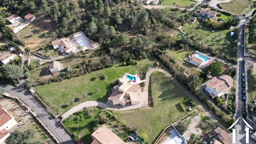 Property with swimming pool and park on the edge of the village