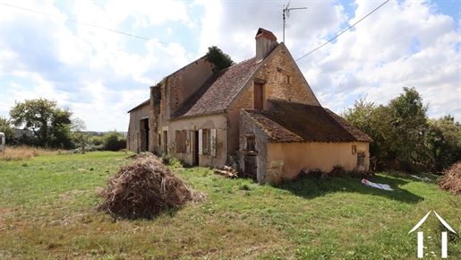 Очаровательный фермерский дом для полного ремонта