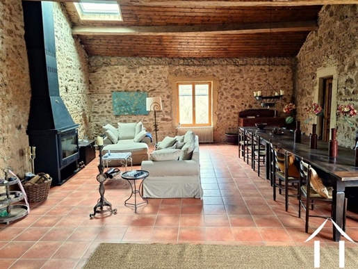 Large country house with gîte and land of 7000 m2