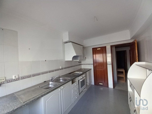Apartment with 2 Rooms in Lisboa with 87,00 m²