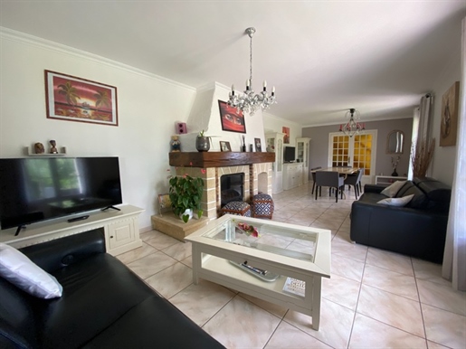 Dpt Vienne (86), à vendre Chatellerault maison P7 de 178,63 m² - Terrain de 2 309,00 m²