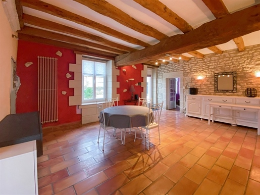 Dpt Vienne (86), à vendre Naintre maison P8 de 172 m² - Terrain de 2 593,00 m²