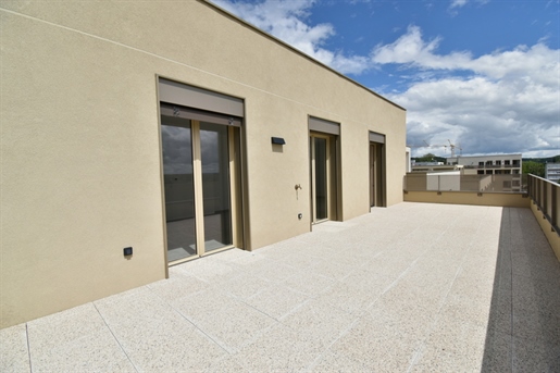 Trevoux (01) - Penthouse T6 of 139.1 m² with 2 terraces