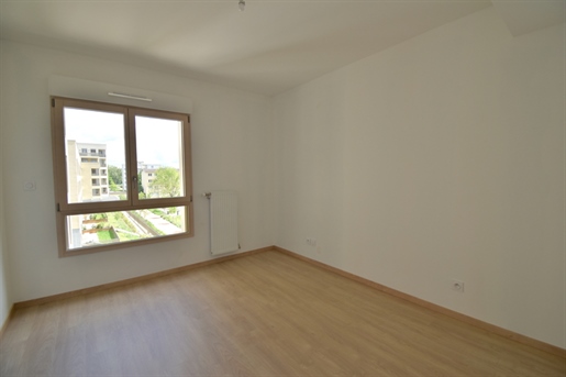 Trévoux (01) - Apartment T3 of 62.6 m² with loggia