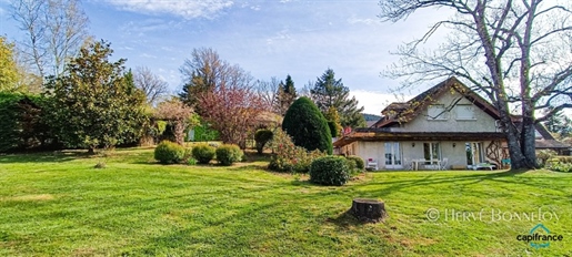 Dpt Puy de Dôme (63), à vendre maison P13 de 227 m² - Terrain de 3 011,00 m²