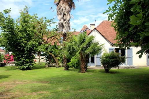 Dpt Pyrénées Atlantiques (64), for sale near Pau Old farmhouse - Land of 839.00 m²