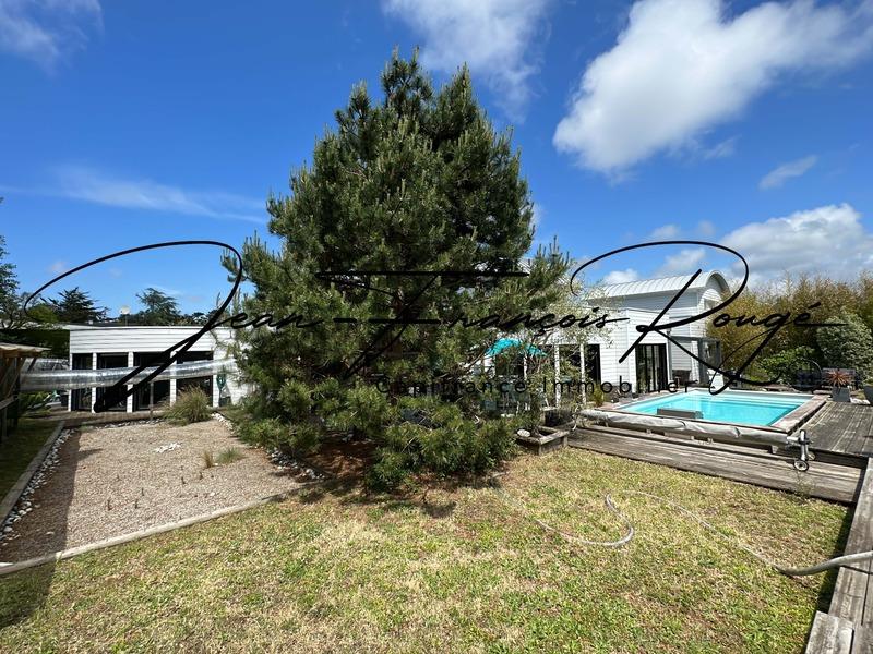 Agon-Coutainville, 600 meters from the beach, superb architect-designed house built in 2007 with a s