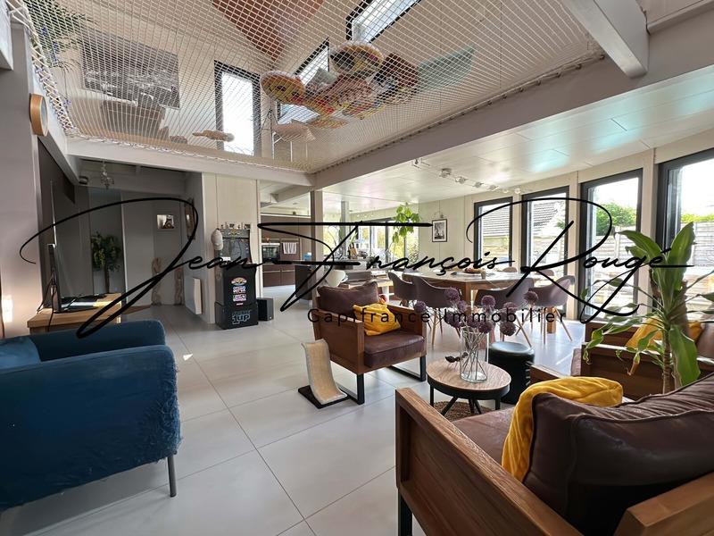 Agon-Coutainville, 600 meters from the beach, superb architect-designed house built in 2007 with a s