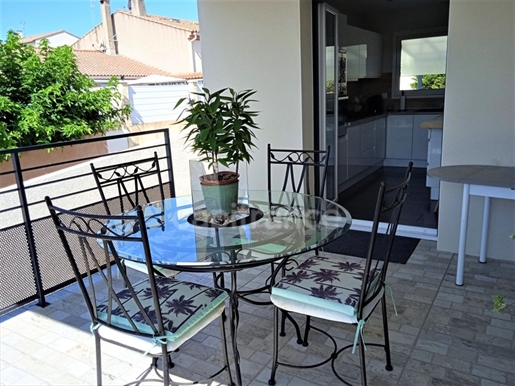 Near Narbonne, Villa Of Approximately 110 M² With Large Bright Room On 600M² Of Land.
