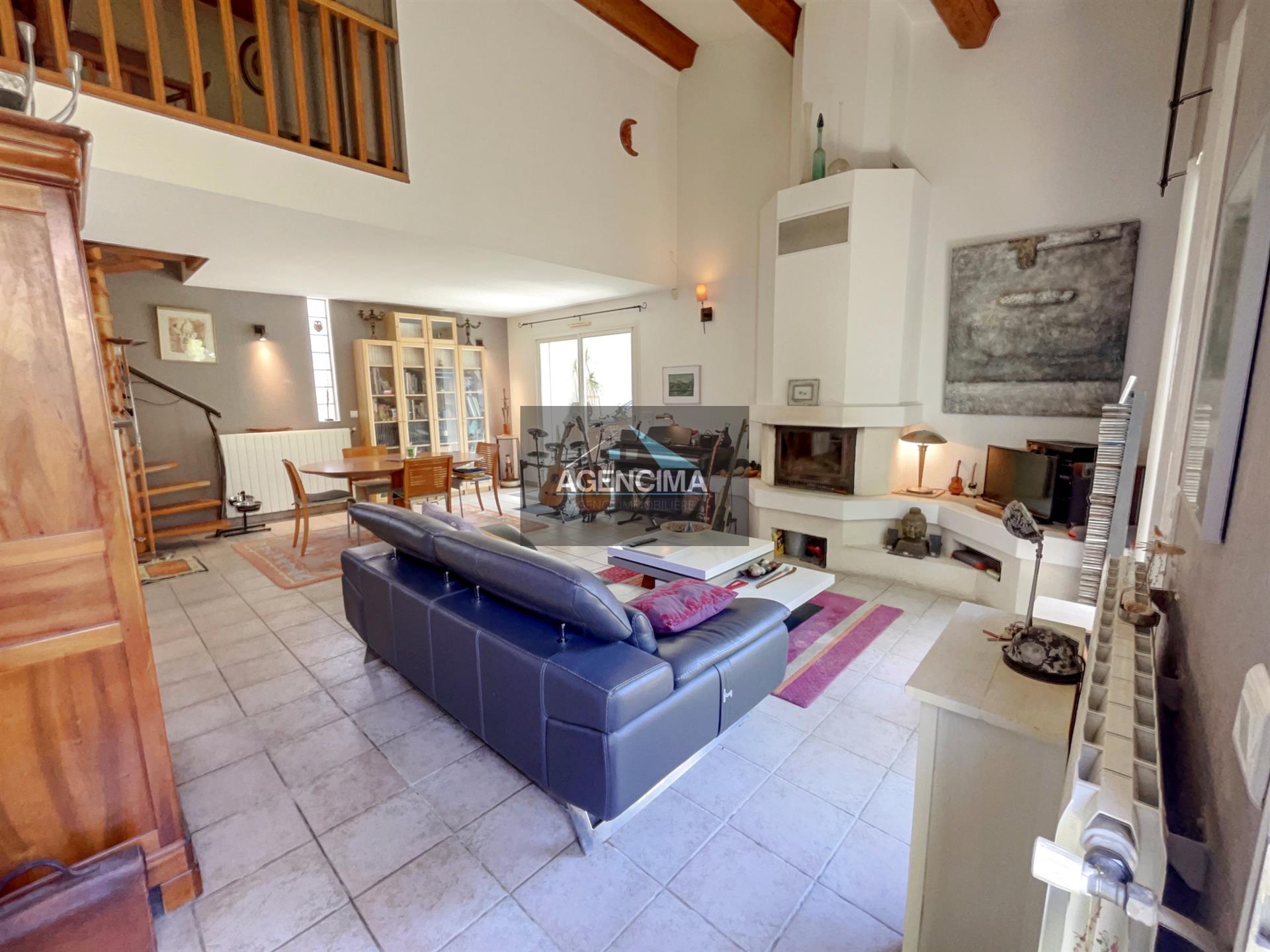 Large and beautiful villa with garden and swimming pool