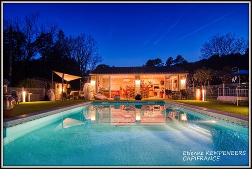 Lorgues luxury property of 246 m2 with potential for 5 bedrooms, pool house and swimming pool in a p
