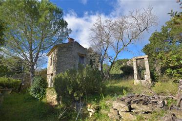 Sjarmerende labyrint å renovere i Gard