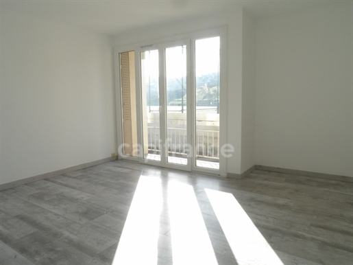 Dpt Loire (42), à vendre Firminy appartement F3 rénové de 55 m² + balcon, cave et parking