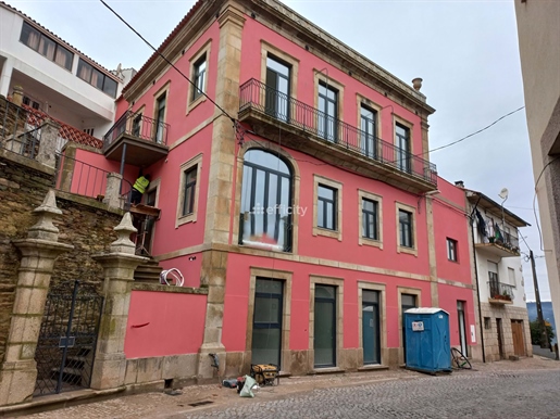 Building with apartments in Vila Cova de Alva
