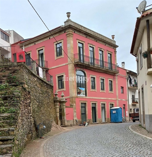 Prédio com 8 apartamentos em Vila Cova de Alva