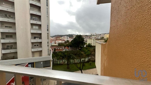 Apartment with 4 Rooms in Setúbal with 132,00 m²