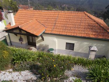 Mukava omakotitalo, josta on näkymät Serra da Estrelalle