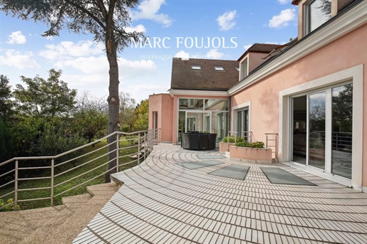 Chambourcy: house with swimming pool and garage