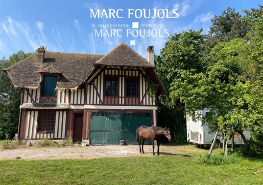 Manoir - propriété équestre style haras sur 25 hectares en Normandie avec dépendances...