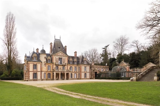 Schloss aus dem achtzehnten Jahrhundert in der Nähe von Rambouillet Yvelines Sud