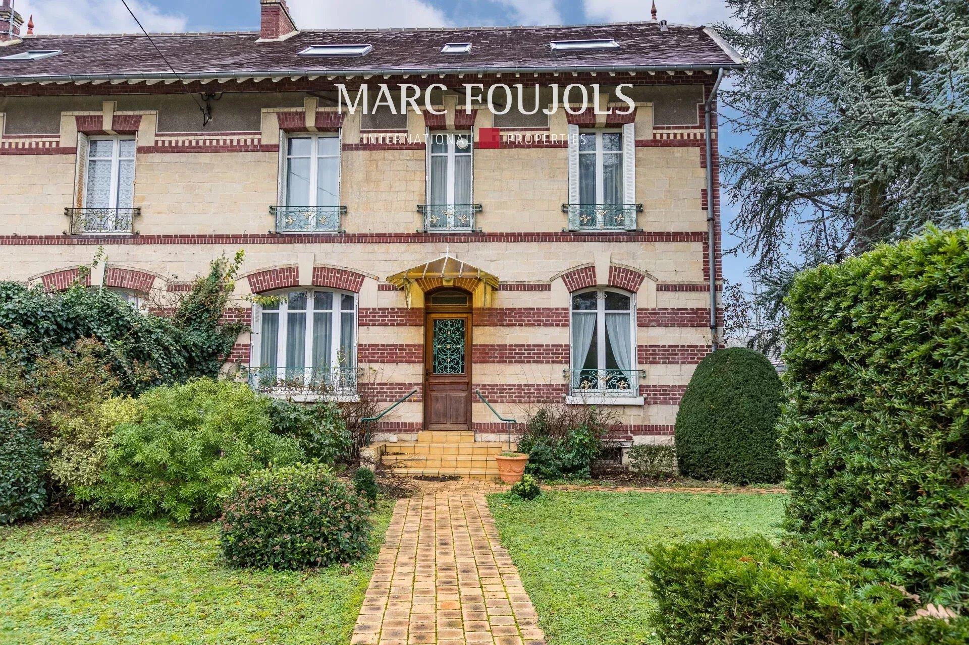 Charming house in Coye-la-forêt