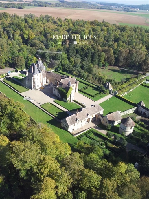 Exceptional 16th-Century Castle on a Tranquil 100-Hectare Hunting Estate