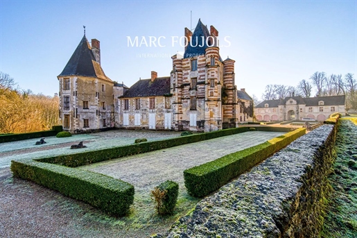 100 Hektar großes Anwesen mit Schloss aus dem 16. Jahrhundert, nur 50 Minuten von Paris entfernt