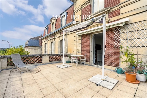 Charming apartment with terrace, in the city center of Chantilly