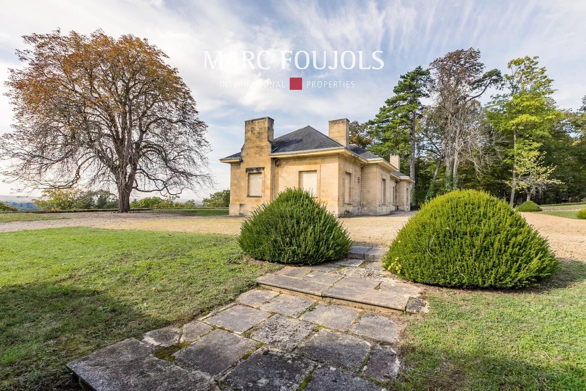 Two-House property to renovate overlooking a 25-Hectare park