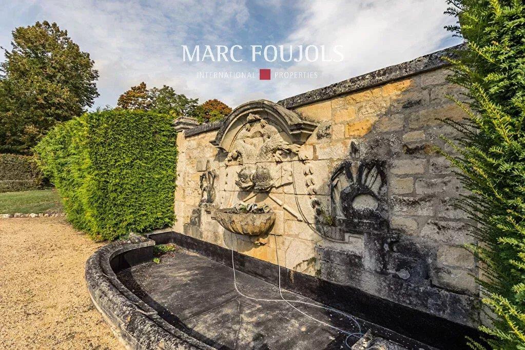 Two-House property to renovate overlooking a 25-Hectare park
