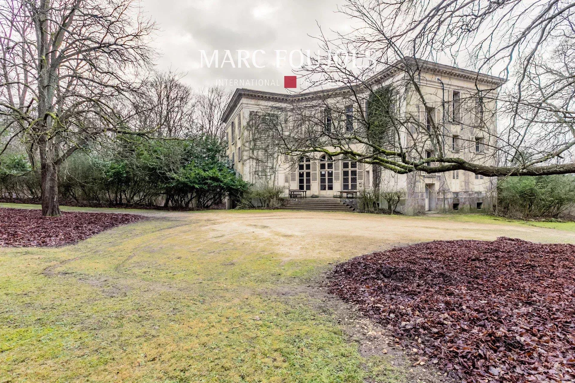 Exclusive Estate Near Paris: Castle with Development Potential for Luxury Hotel and Spa