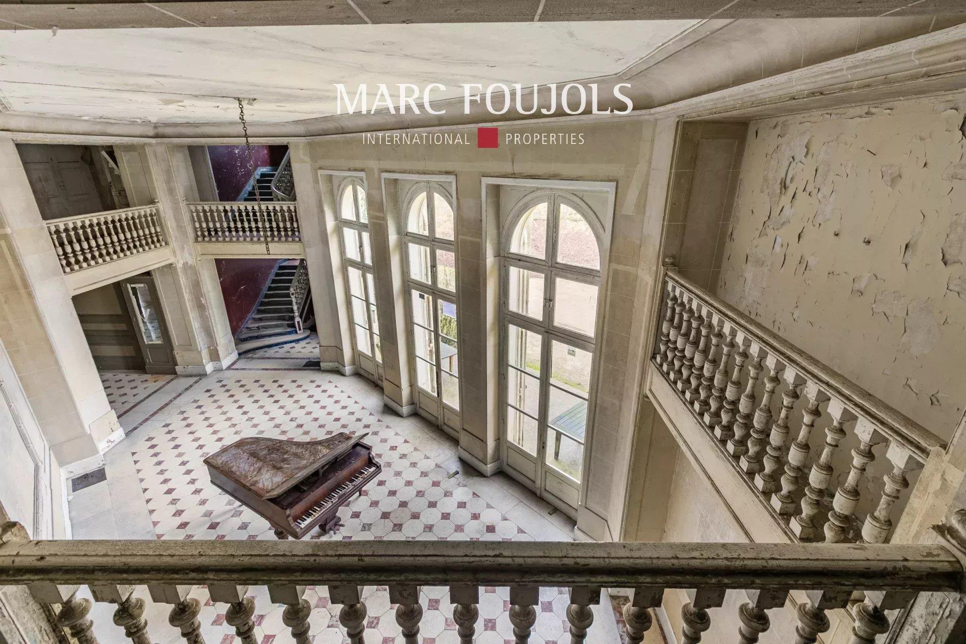Exclusive Estate Near Paris: Castle with Development Potential for Luxury Hotel and Spa