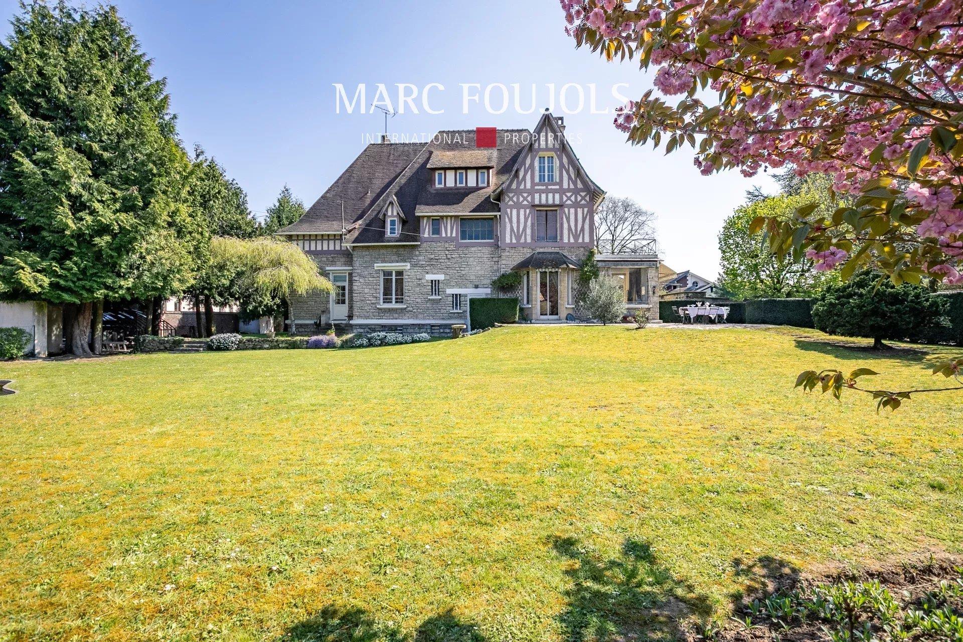 Chantilly Train Station Property 8 Bedrooms