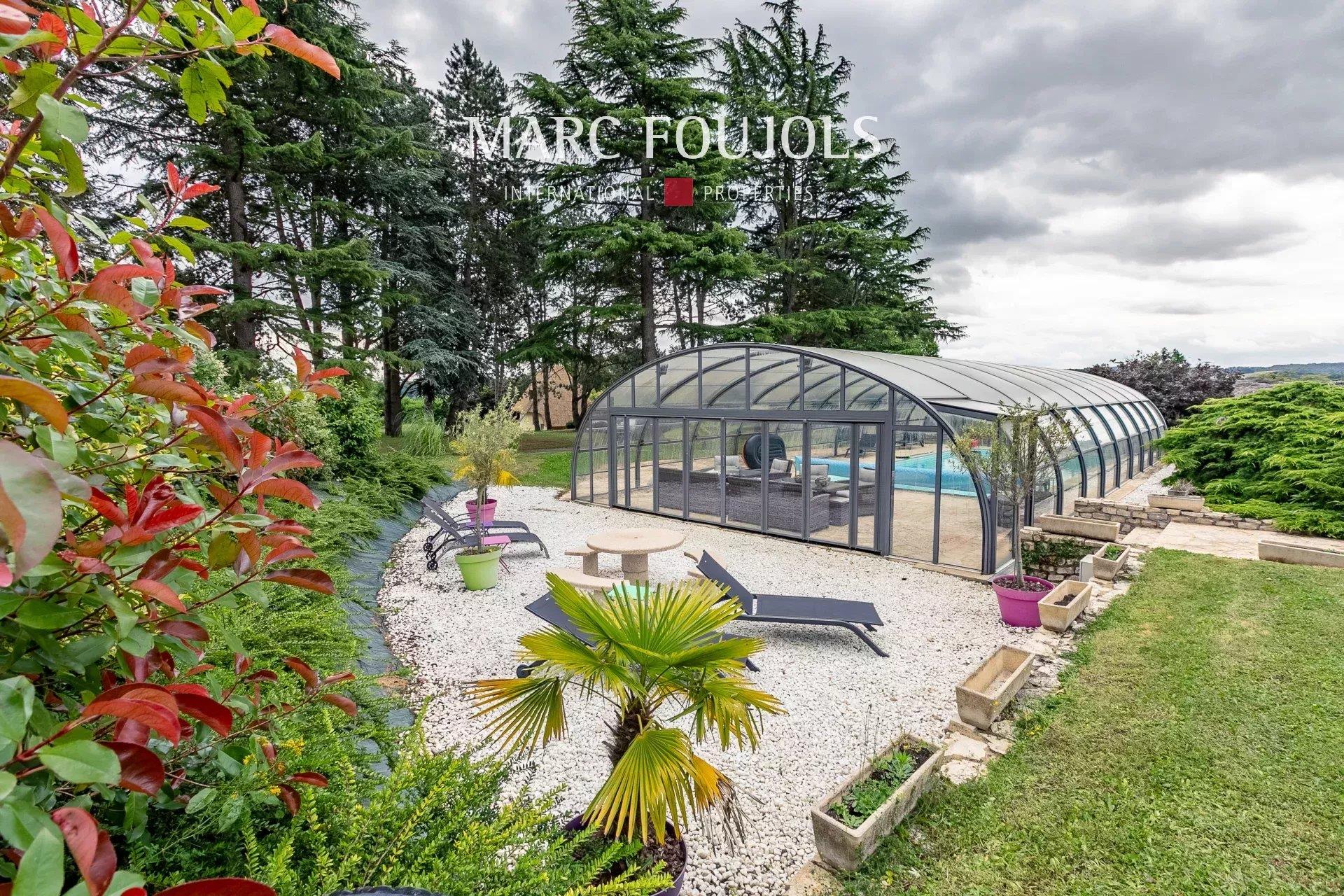 Country house in a park of 2.5 hectares