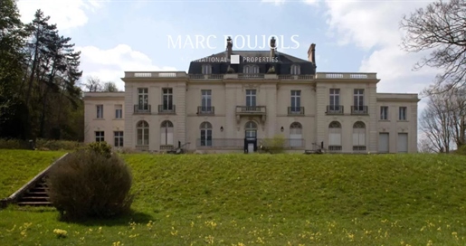 T4 in het Château de Grand Champ - met terras en parkeerplaats