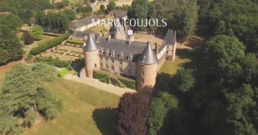 A château near Gien in perfect condition 180 km from Paris 3 950 000 euros