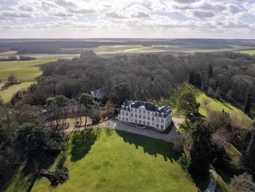 Château Fontainebleau 45 camere 2850 m² su 12,5ha