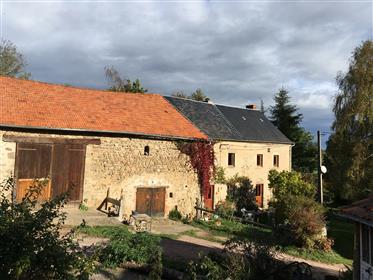 Auvergne gård og sommerhus på 9 ha