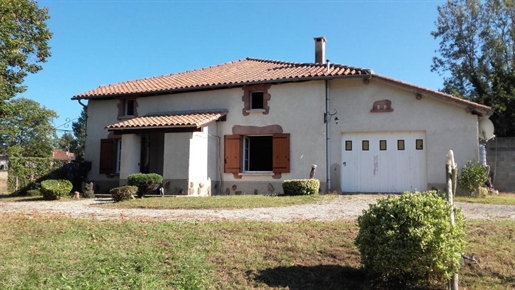 Property with park for sale, Montemboeuf sector