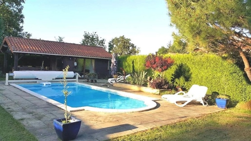 Character property with gîte and swimming pool, Lacs de Haute