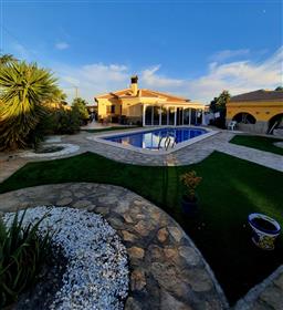Fristående villa med pool 