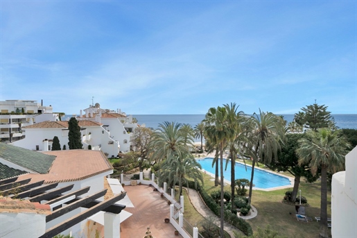 Exclusive beachfront penthouse in the heart of Marbella's Golden Mile