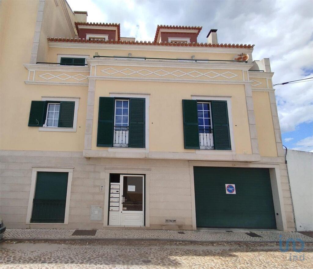 Apartment with 2 Rooms in Almeirim with 163,00 m²