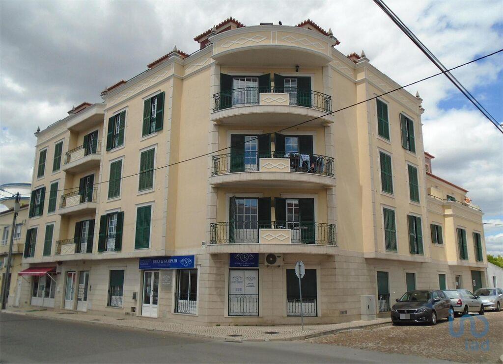 Apartment with 2 Rooms in Almeirim with 163,00 m²