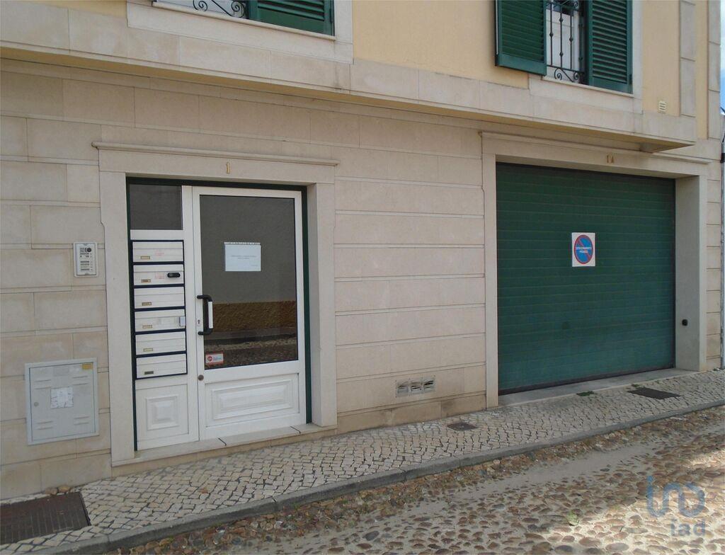 Apartment with 2 Rooms in Almeirim with 163,00 m²