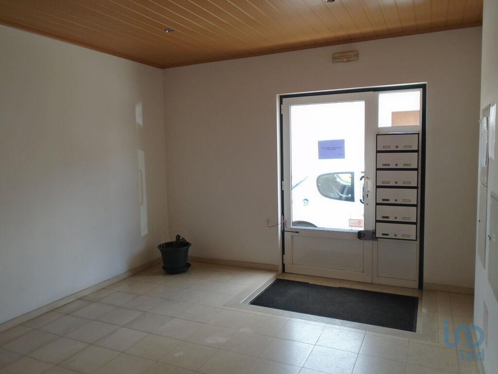 Apartment with 2 Rooms in Almeirim with 163,00 m²