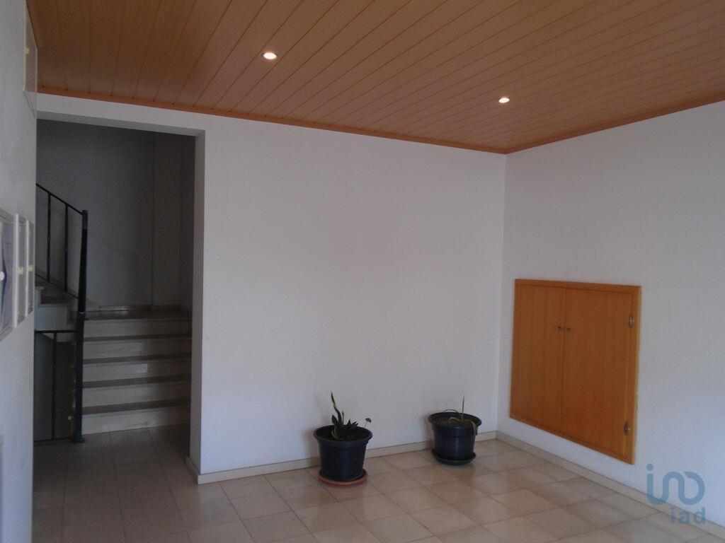 Apartment with 2 Rooms in Almeirim with 163,00 m²