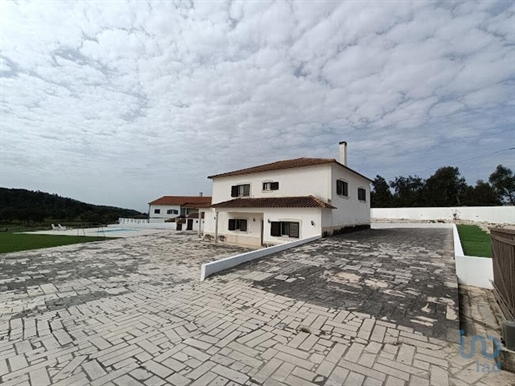 Home / Villa with 6 Rooms in Santarém with 230,00 m²