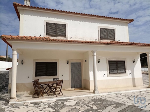 Home / Villa with 6 Rooms in Santarém with 230,00 m²