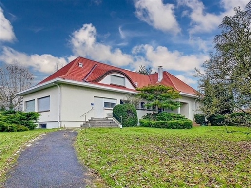 Dpt Moselle (57), à vendre Insming maison P9 de 275 m² - Terrain de 9 600,00 m²